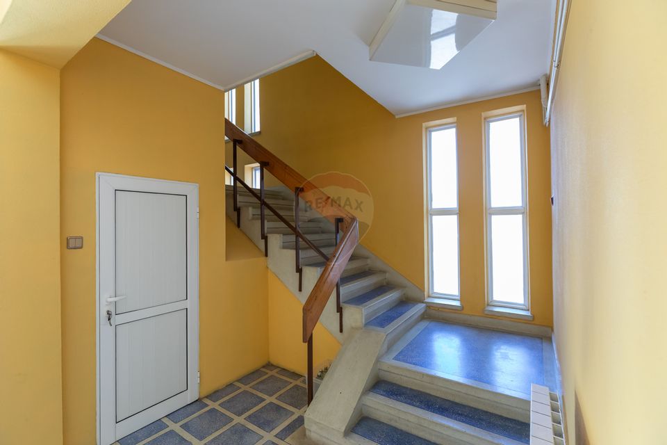 940sq.m Commercial Space for rent, Serbanesti area