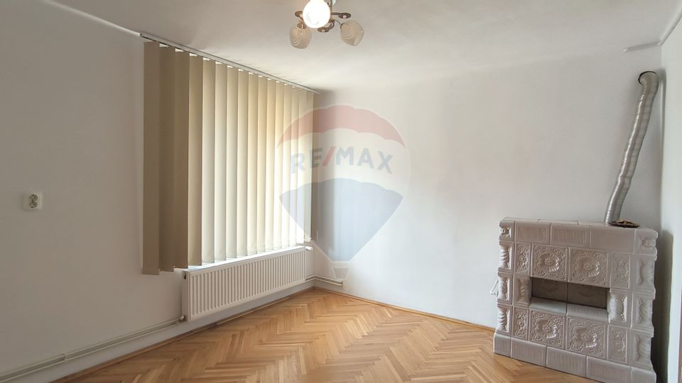 4 room Apartment for sale, Central area