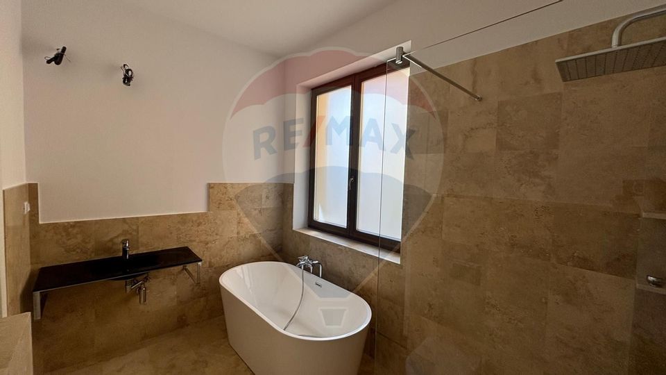 Apartament la casa cu 2 camere de închiriat în zona Central