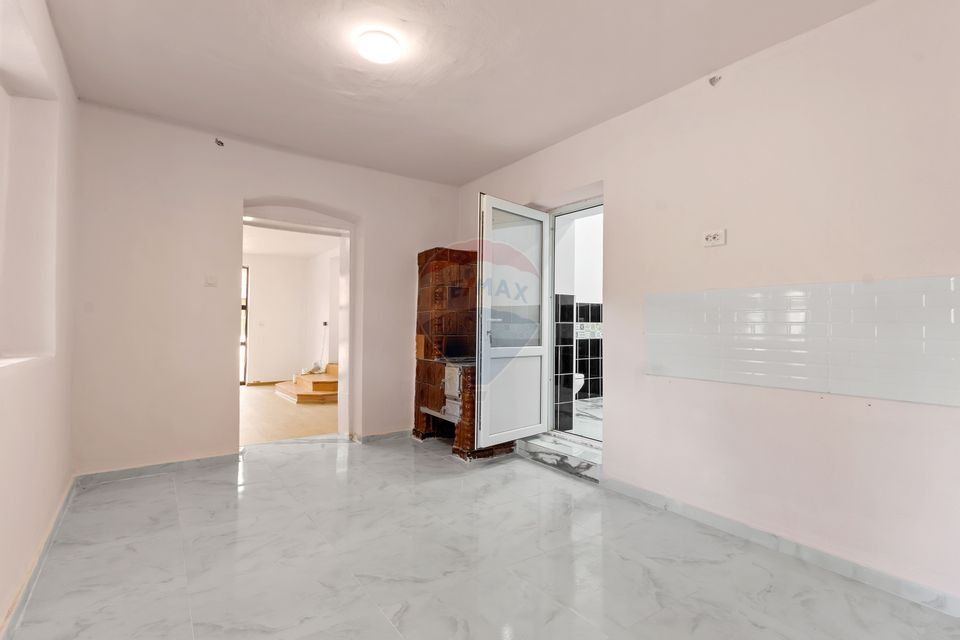 Casă renovată recent, zona centrală Pecica