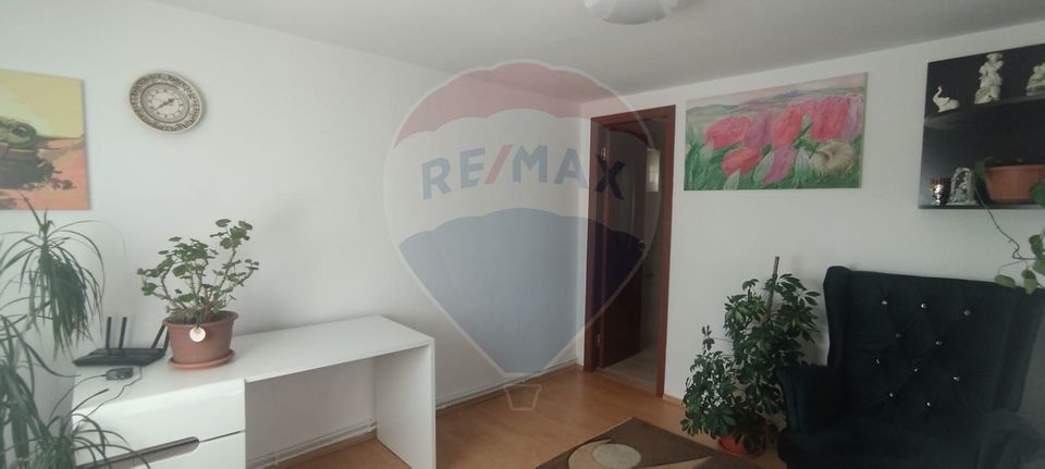 Casă /vilă de vânzare cu teren 1352 mp. central  loc. Petrindu / Sălaj