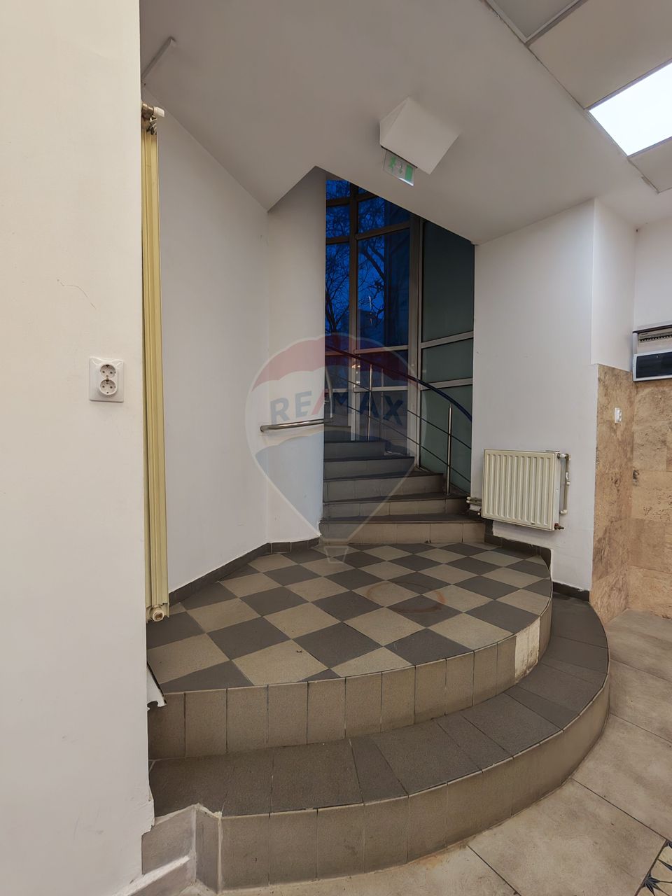 230.99sq.m Commercial Space for rent, Ultracentral area