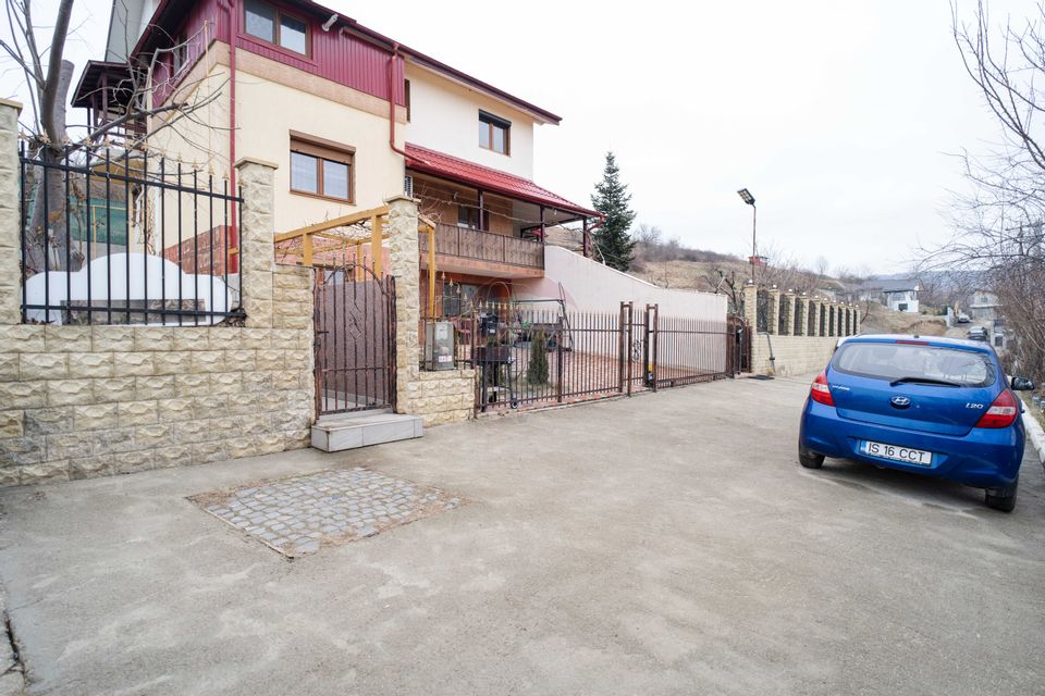 Casă / Vilă cu 3 camere de vânzare în zona Bucium