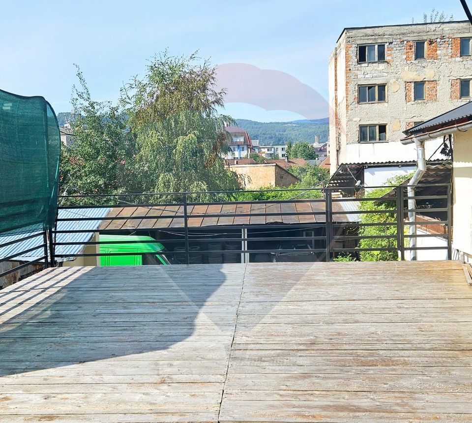 904sq.m Commercial Space for rent, Central area