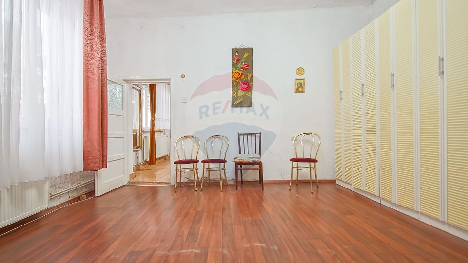 Proprietate cu 2 apartamente și garaj, Schei