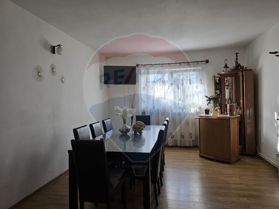 Casă / Vilă cu 5 camere de vânzare în zona George Enescu