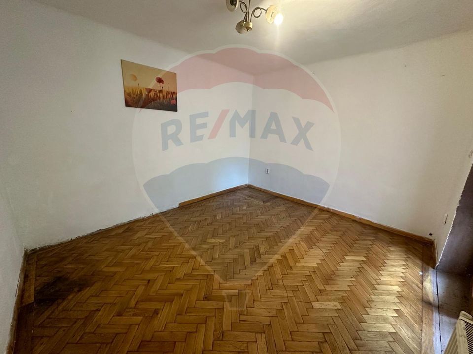 3 room House / Villa for sale, Decebal area