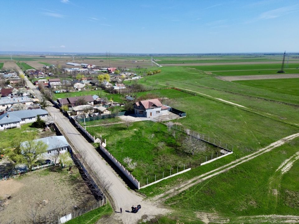 Casă / Vilă cu 5 camere de vânzare Garoafa/Rachitosu