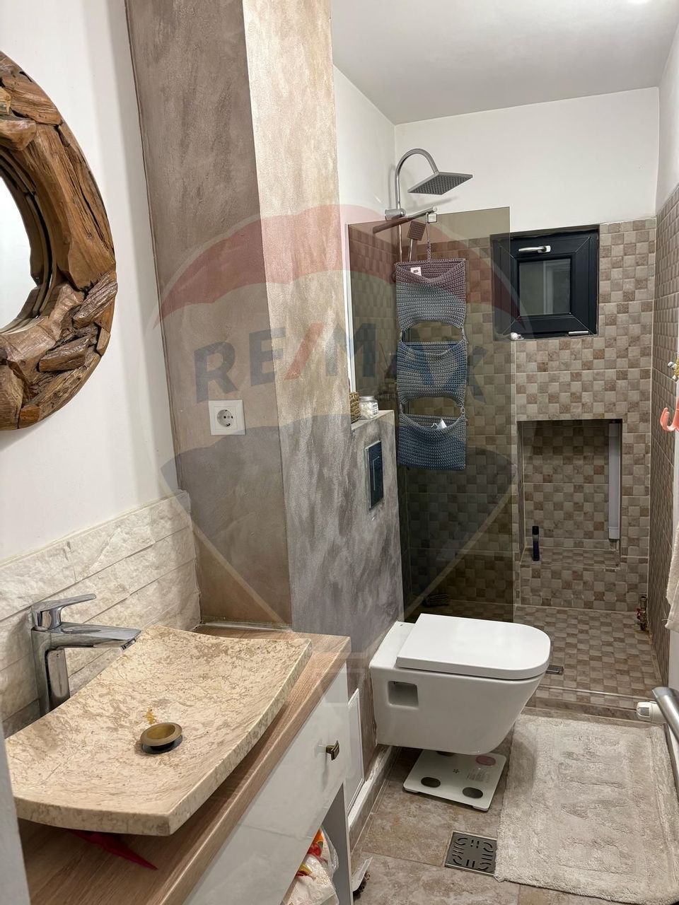 Apartament cu 4 camere de vânzare în zona Central