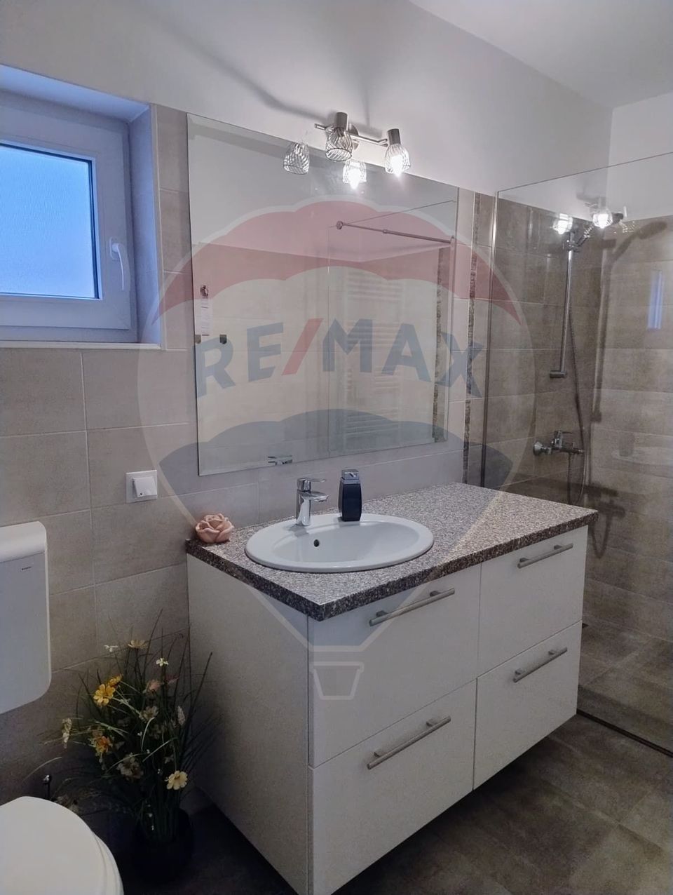 Duplex modern de închiriat  cu 5 camere în Floresti