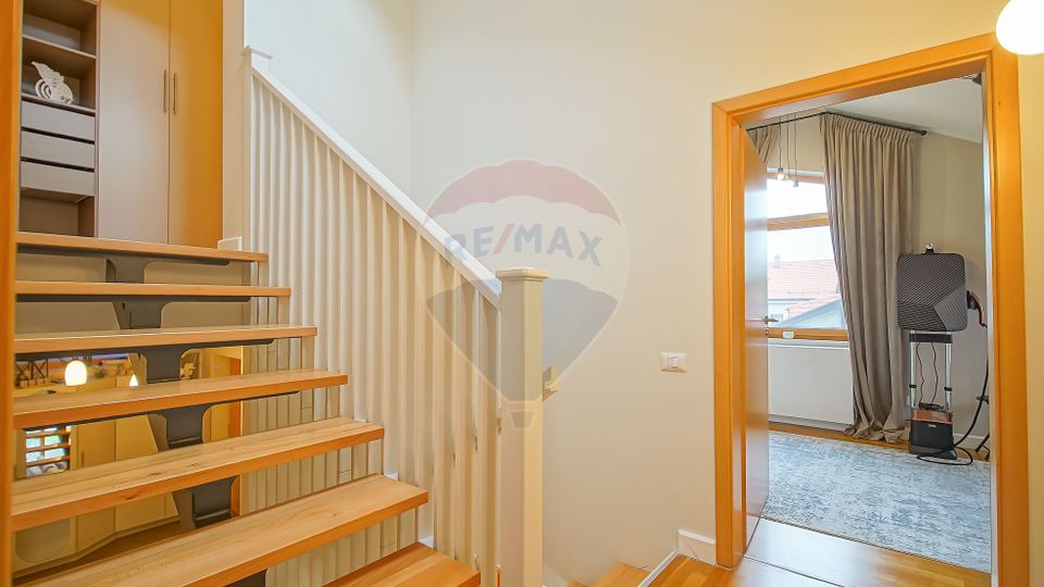 Vila moderna cu vedere spre padure Poiana Angelescu