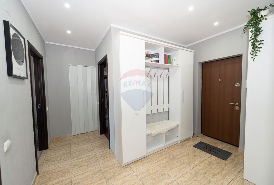 Apartament 3 camere de vanzare, loc parcare, Militari