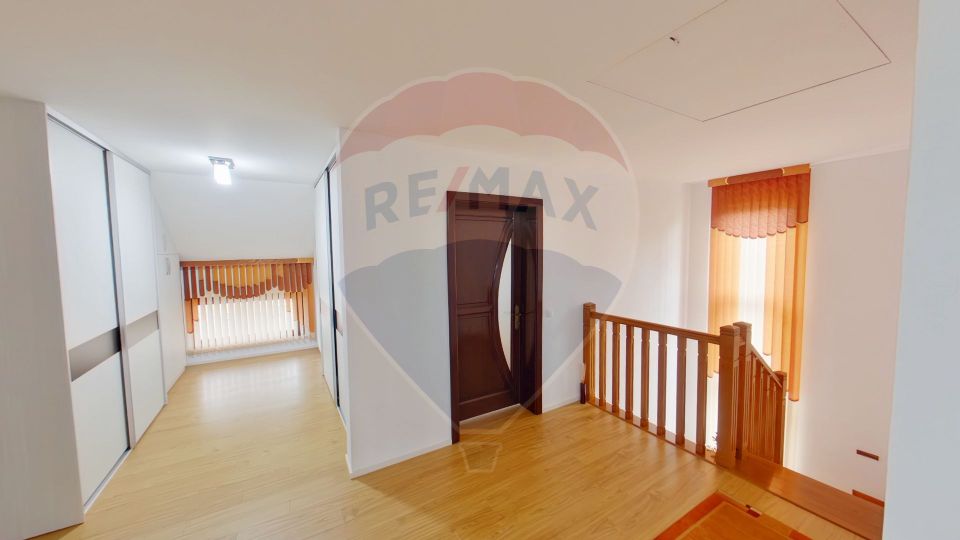 Casă / Vilă cu 5 camere de vânzare