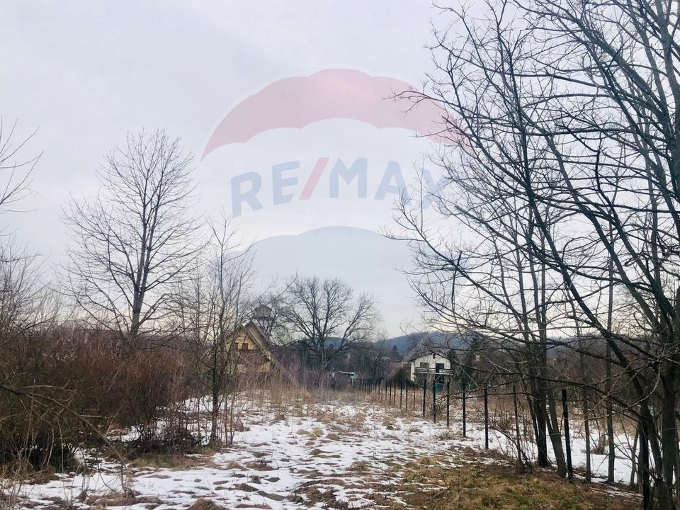 Land 2,432sqm Cornu de Jos (Cornu) / Strada Florilor