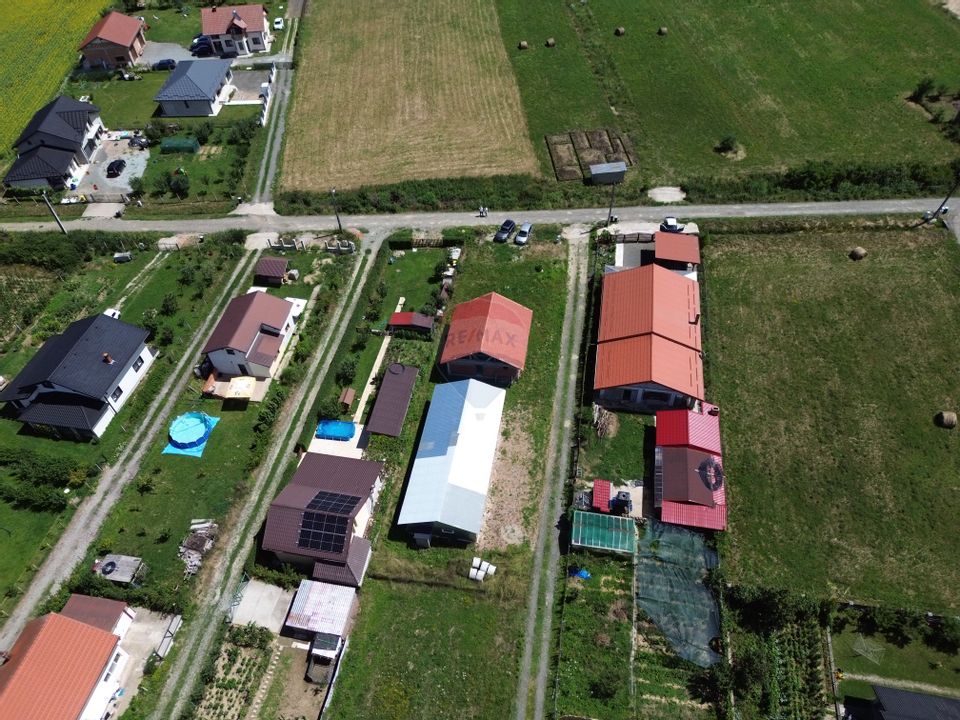 Casa 90m2 cu hala 120 m2 si 8 ari de teren de vanzare in CATALINA