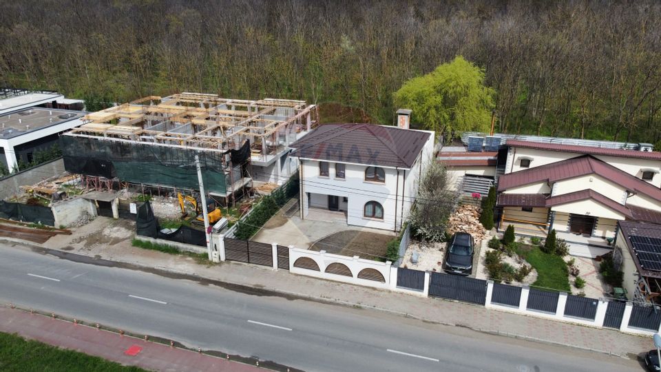 Casa/Vilă cu spatele la padure Vanatori