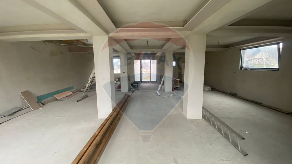 House / Villa with 4 rooms for sale, Nucet, Dambovita.