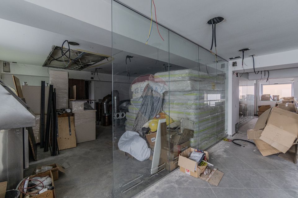 Cladire de 902 mp utili de vânzare, zona Grivitei - DN 13, COMISION 0