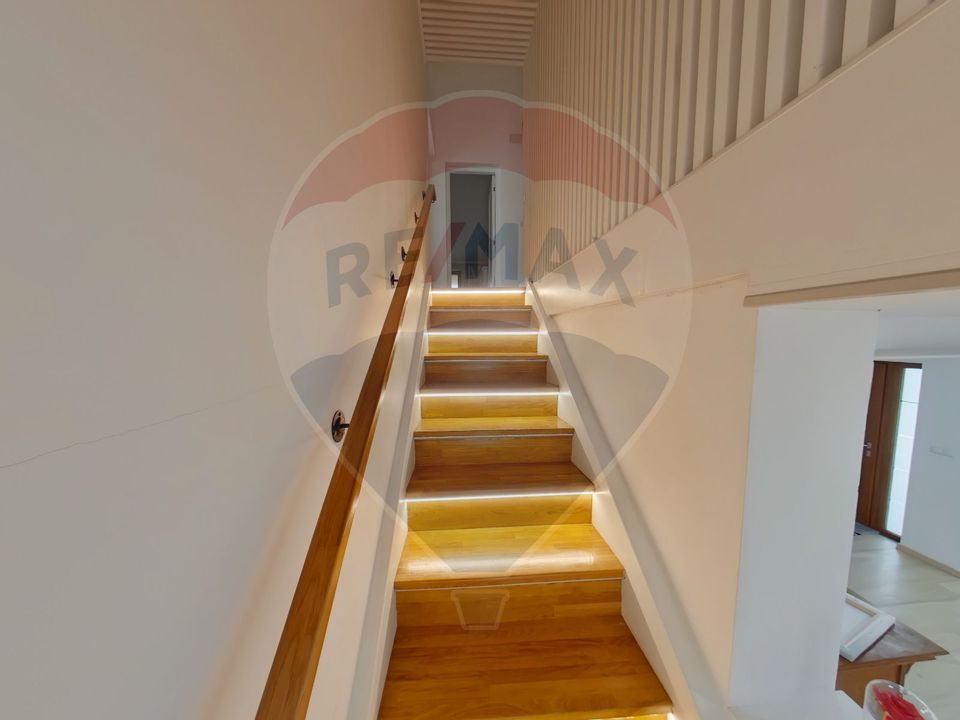 Casă / Vilă cu 6 camere de vânzare în zona Est