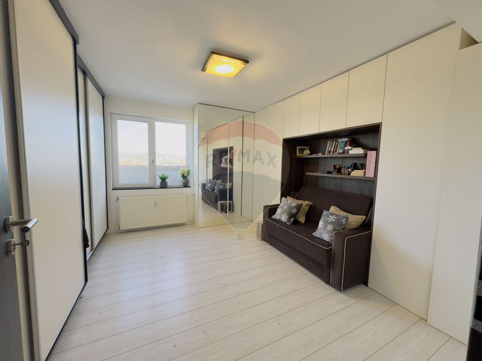 Apartament cu 3 camere + terasa inchisa (camera)  zona Decebal/Dacia