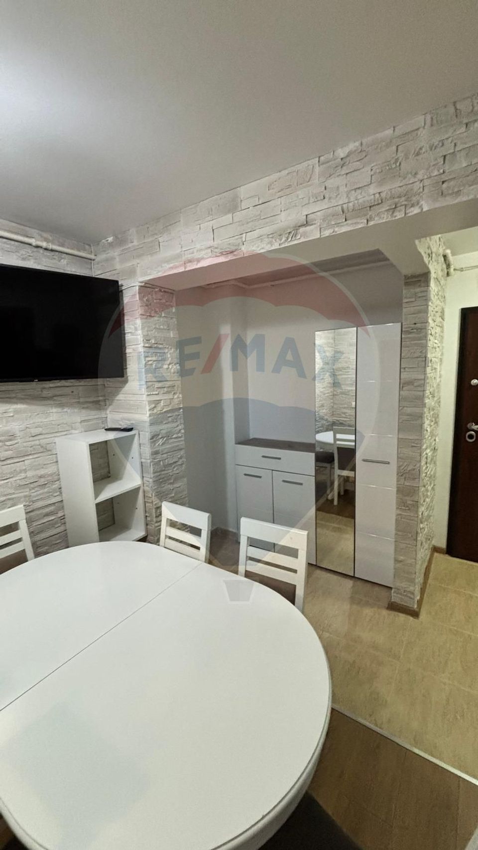 Apartament modern de închiriat cu 2 camere în zona Coresi