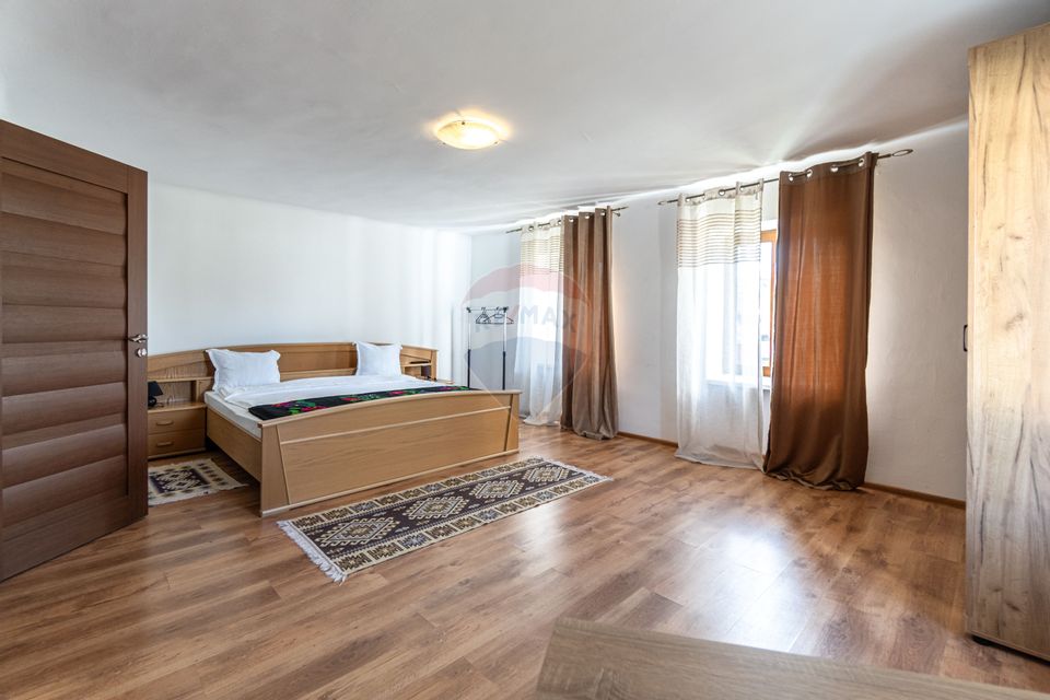 Casă / Vilă cu 7 camere de vânzare