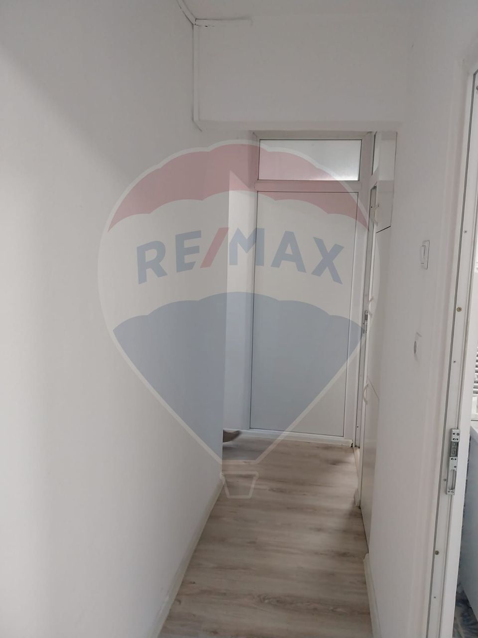 50sq.m Commercial Space for rent, Lapus area