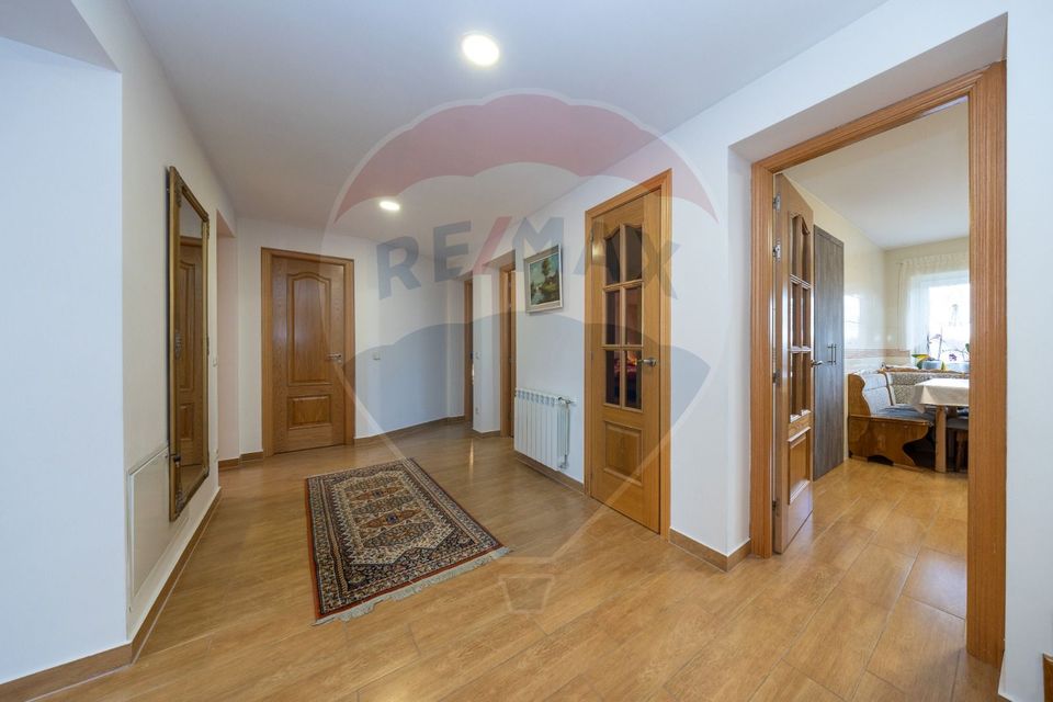 Casă noua - parcări subterane, teren 500 mp, Codlea