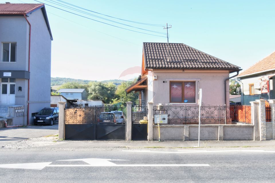 Casa cu 2 camere si 912 mp teren de inchiriat, zona Baciu