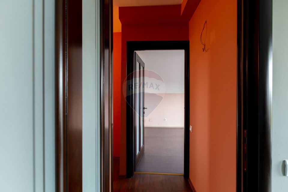 10 room House / Villa for sale, Serbanesti area