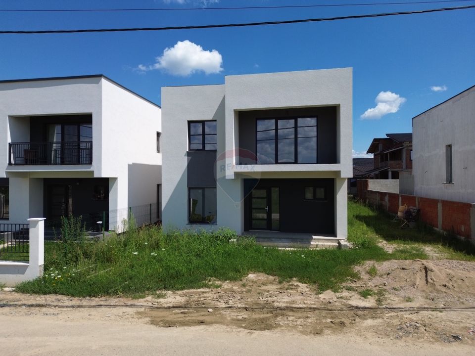 Casă moderne cu 4 camere de vânzare in SASAR / 5 ari teren / utilitati