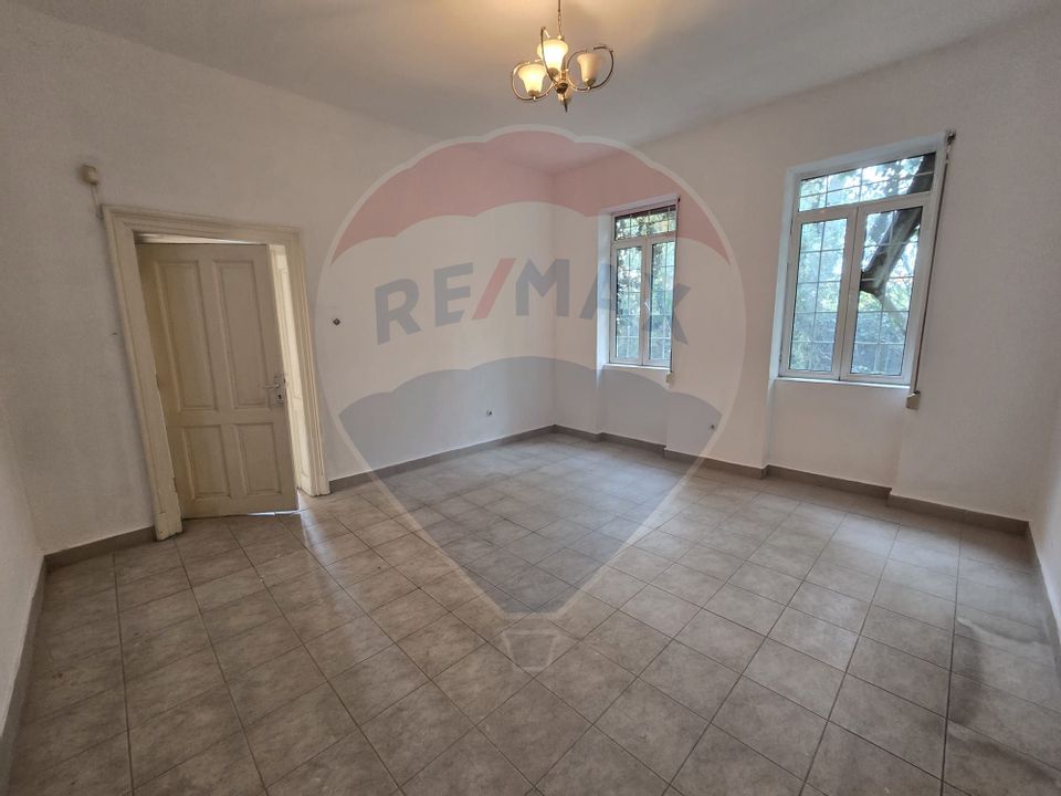 DE VANZARE Casă / Vilă cu 11 camere de vânzare în zona Parcul Carol