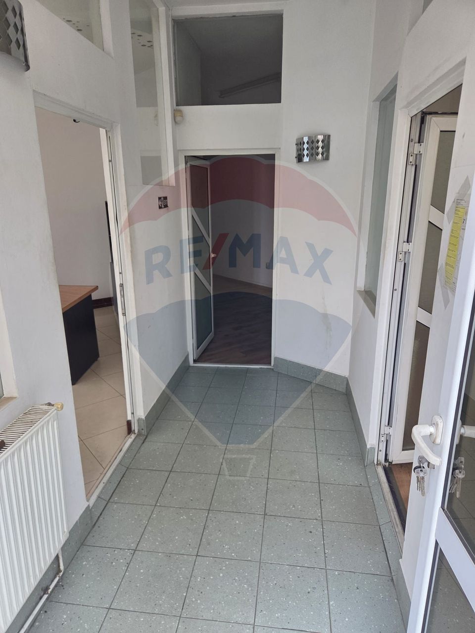 Ansamblu casa de locuit, hala productie ,spatiu de birouri si teren