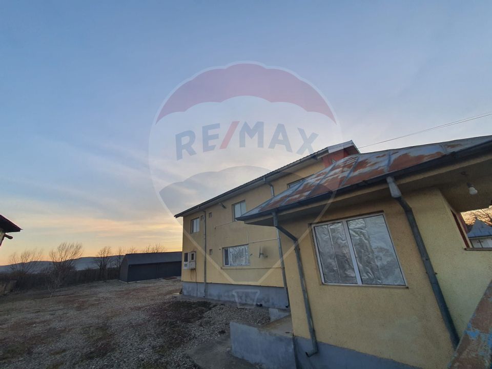1,550sq.m Commercial Space for sale, Sud area