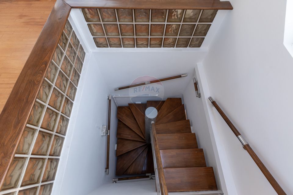 Apartament tip duplex cu 3 camere de vânzare în zona Ultracentral