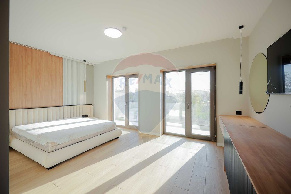 De vânzare Vilă cu 8 camere în Sânmartin, 290 mp util, teren 1100 mp