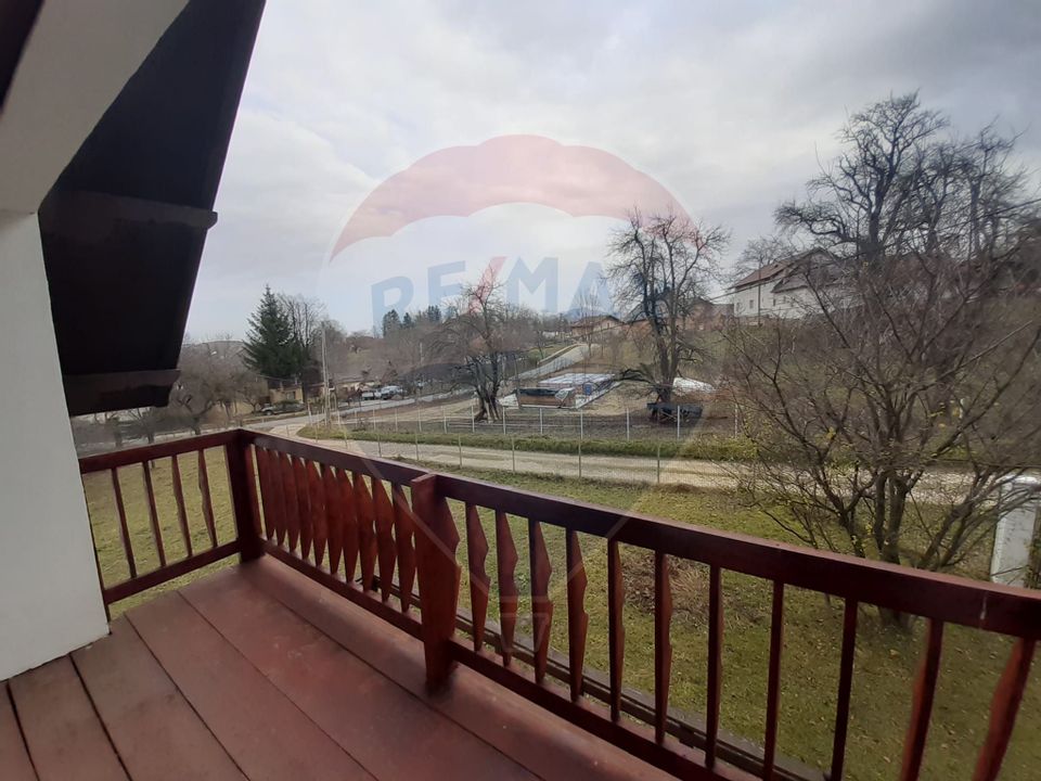 Casă / Vilă cu 7 camere de vânzare în zona Bran-Tohanita