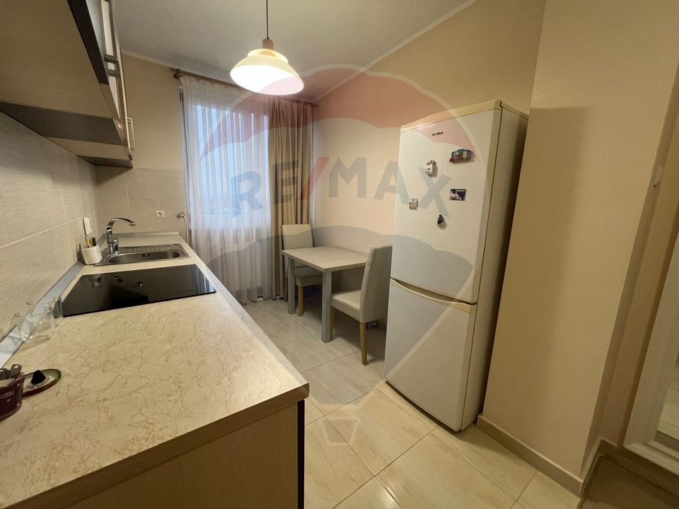 De Închiriat  Apartament 2 camere+ Garaj  zona Centralā