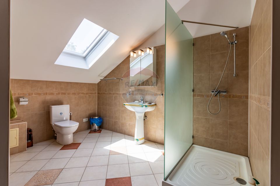 8 room House / Villa for sale