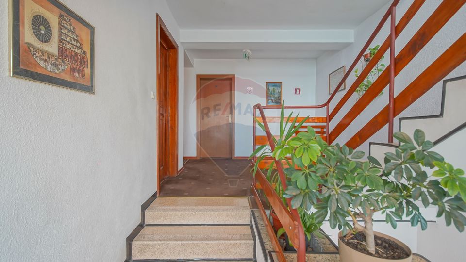 Comision 0 %! Pensiune cu 12 camere de vânzare, str. De Mijloc!