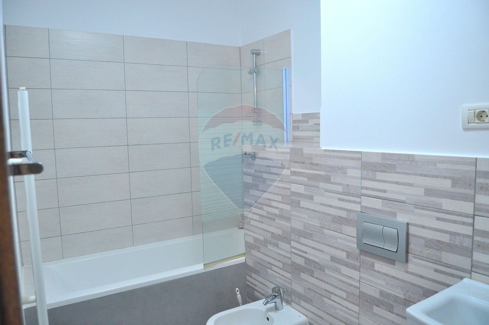 Apartament cu 2 camere de închiriat, Arad Plaza