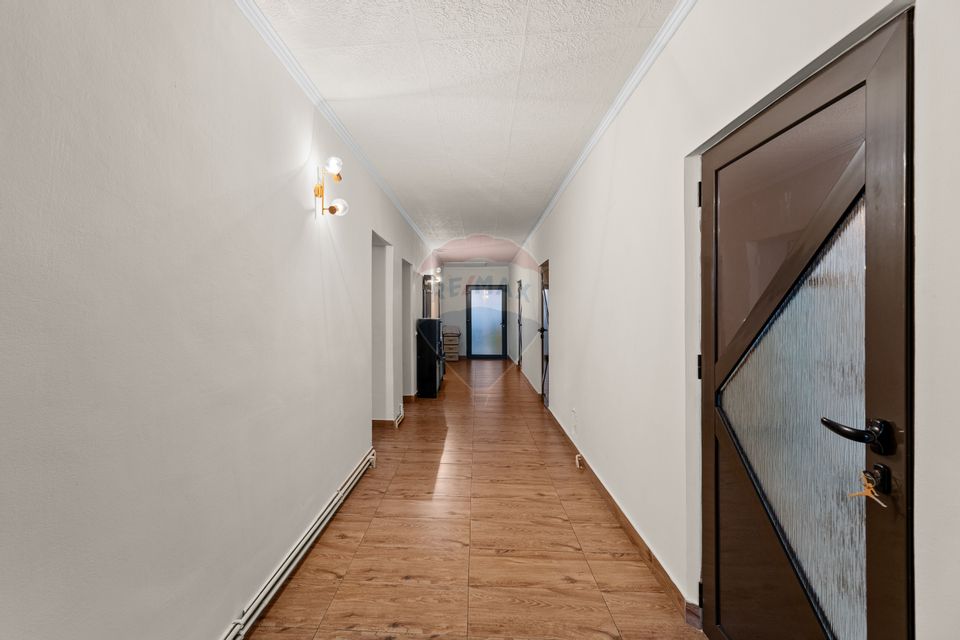 Casă spațioasă cu 4 camere și spațiu comercial în Bujac