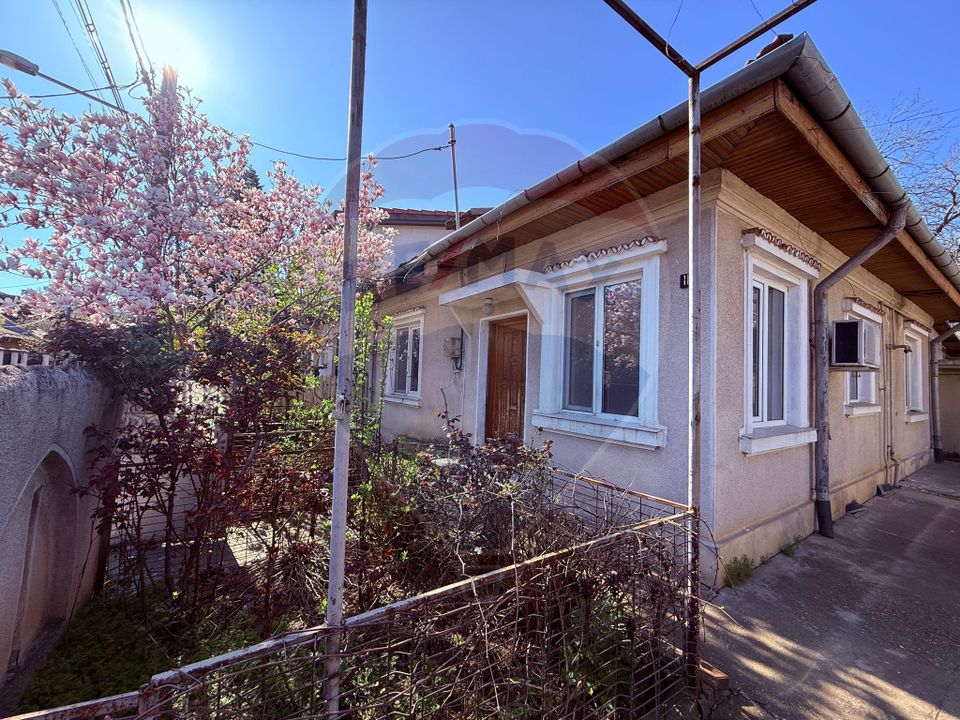 Casă de vanzare cu curte | 4 camere | Zona Gorjului | Teren generos