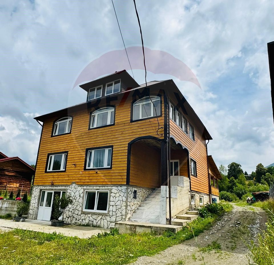 Hotel / Pensiune cu 9 camere de închiriat în zona Est