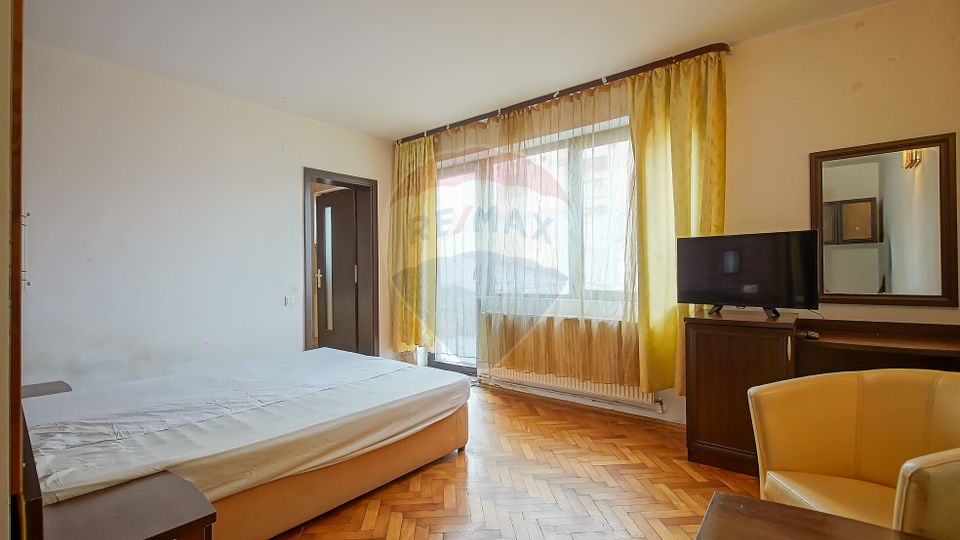 Casă / Vilă cu 12 camere de vânzare în zona Astra