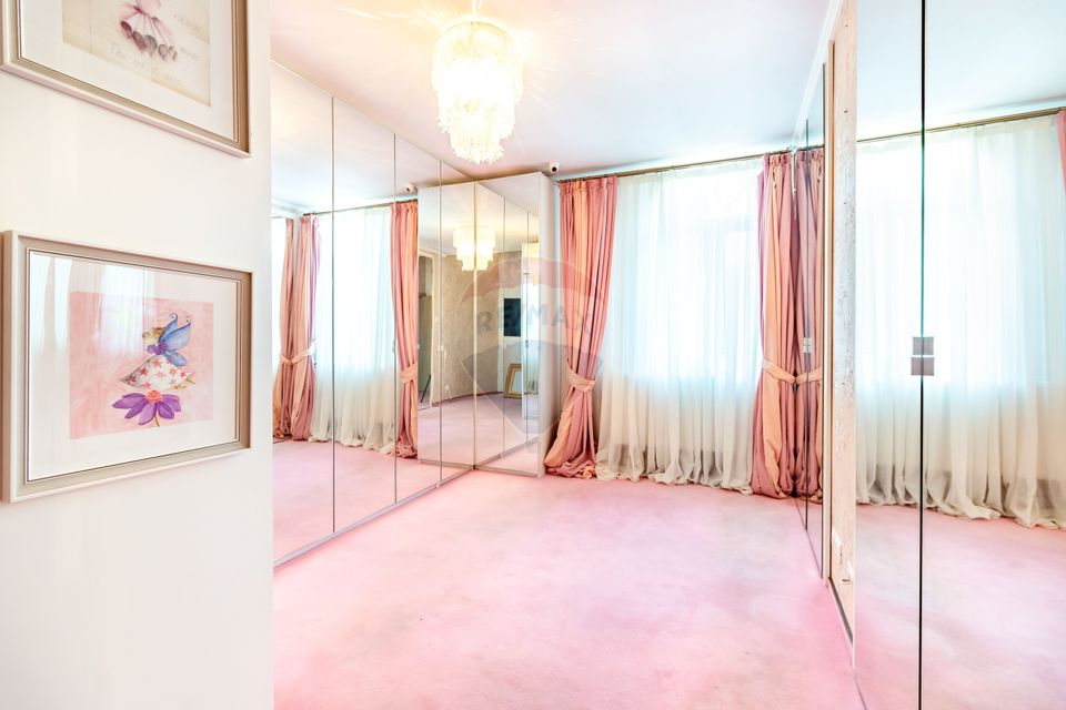 Vanzare Vila 5 camere cu semineu, piscina si priveliste lac piscicol