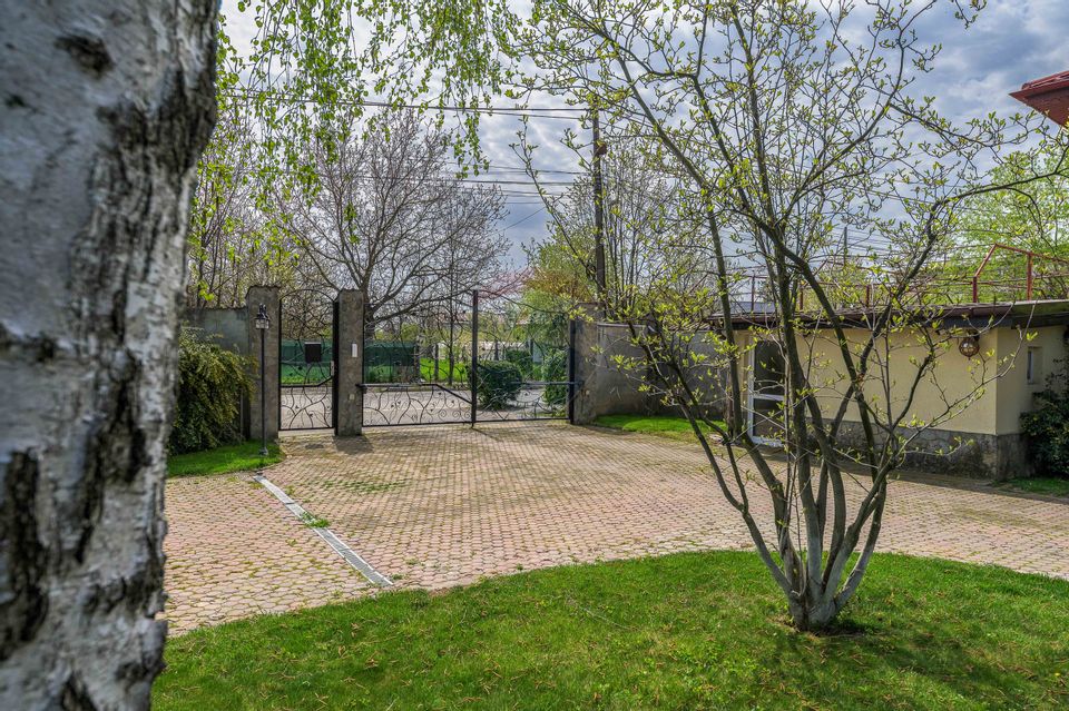 Oferta de sarbatori, discount 10% - Vilă cu parc, piscină și foișor