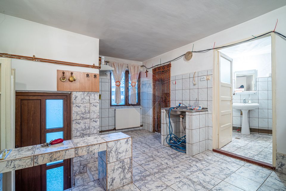 Casa ultracentrală cu 2 camere de vanzare in Ploiesti