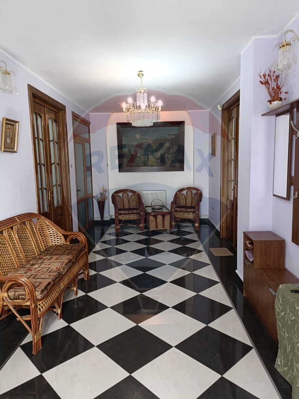 Casă cu piscină de vânzare în zona Piața Centrală Galați