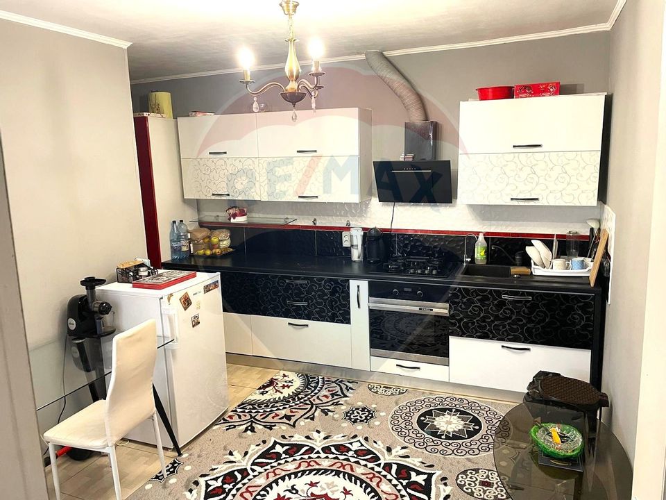 Casă cu 3 camere de vânzare in Constanta Zona Bd Mamaia